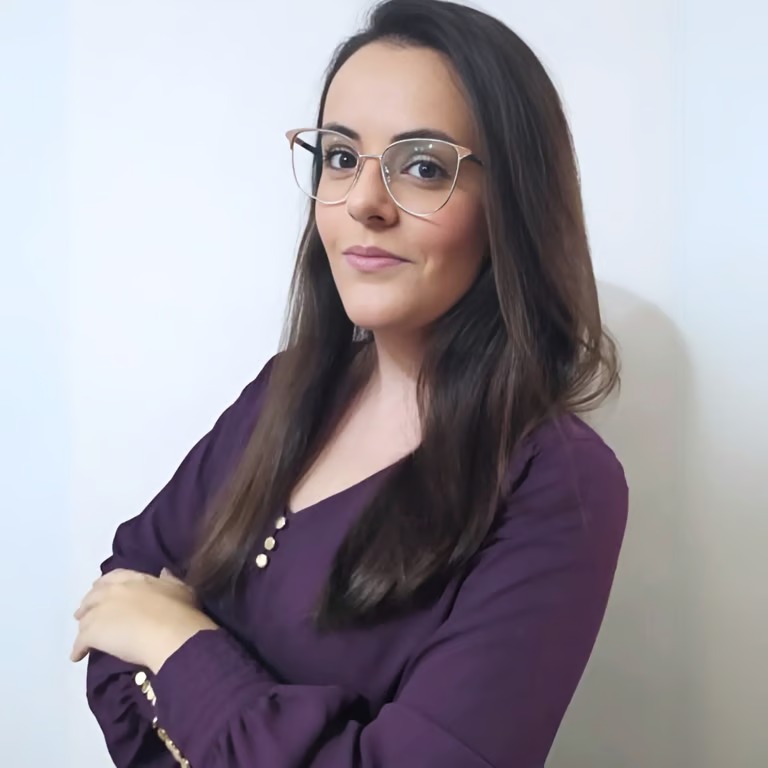 Foto profissional da Dra. Ana Carolina Leite Versolato